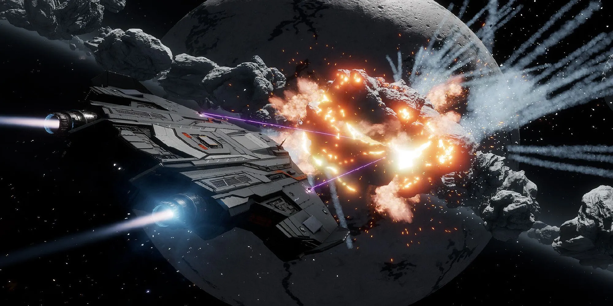 Tàu chiến đấu Elite Dangerous phá hủy tàu địch trong trận chiến không gian.
