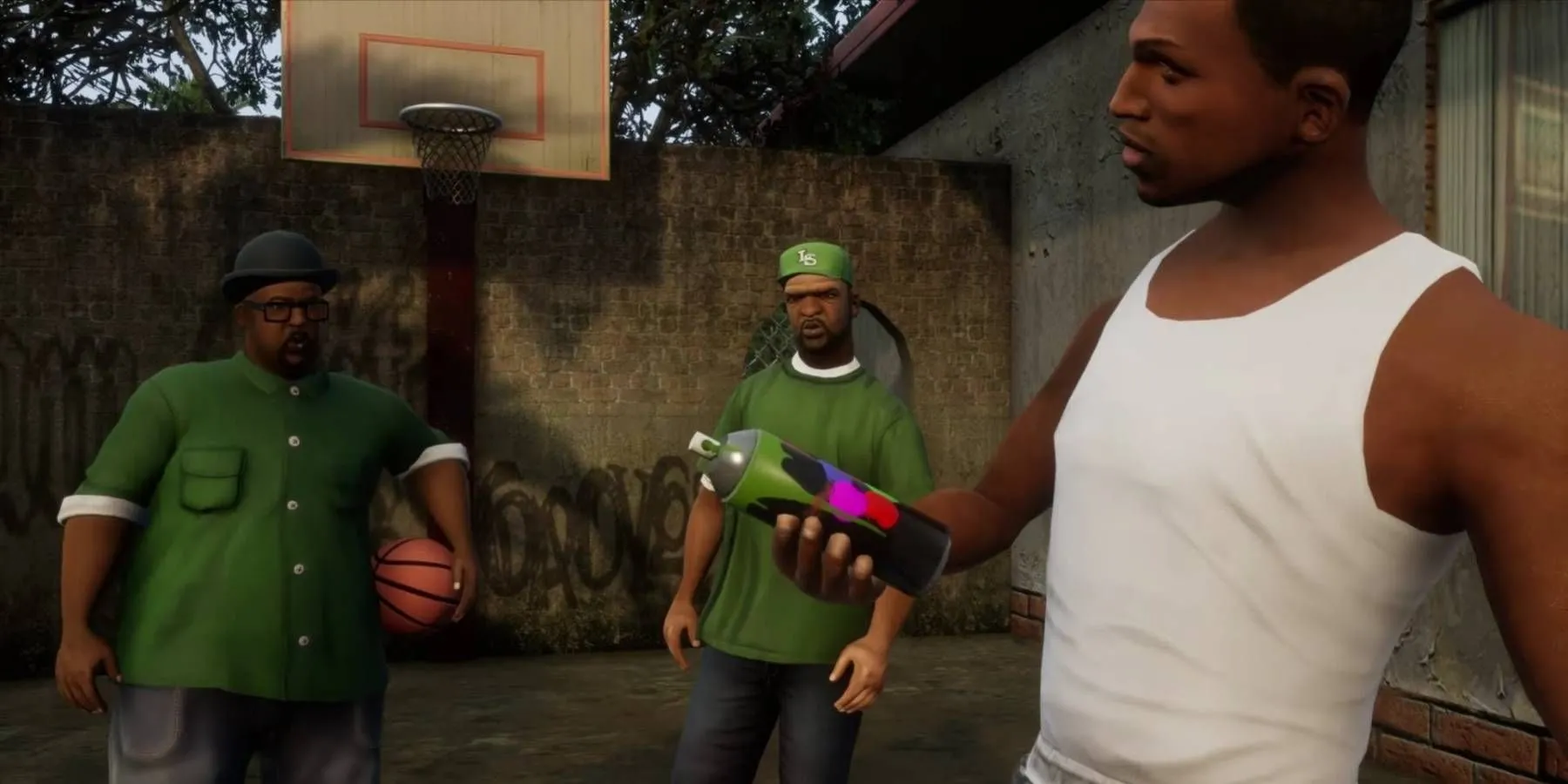 CJ cầm bình sơn cùng Sweet và Big Smoke chơi bóng rổ trong Grand Theft Auto San Andreas, tái hiện không khí Los Santos