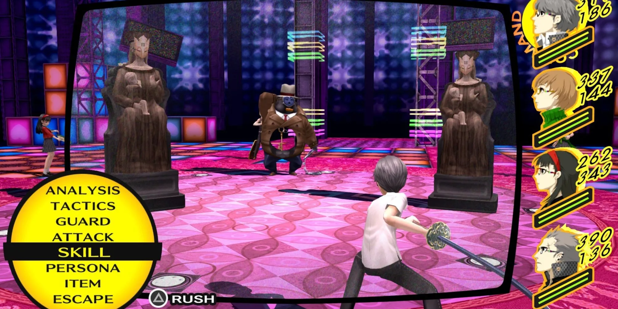 Đội điều tra đang giao chiến trong dungeon của Persona 4 Golden, minh họa cần cải tiến thiết kế hầm ngục.