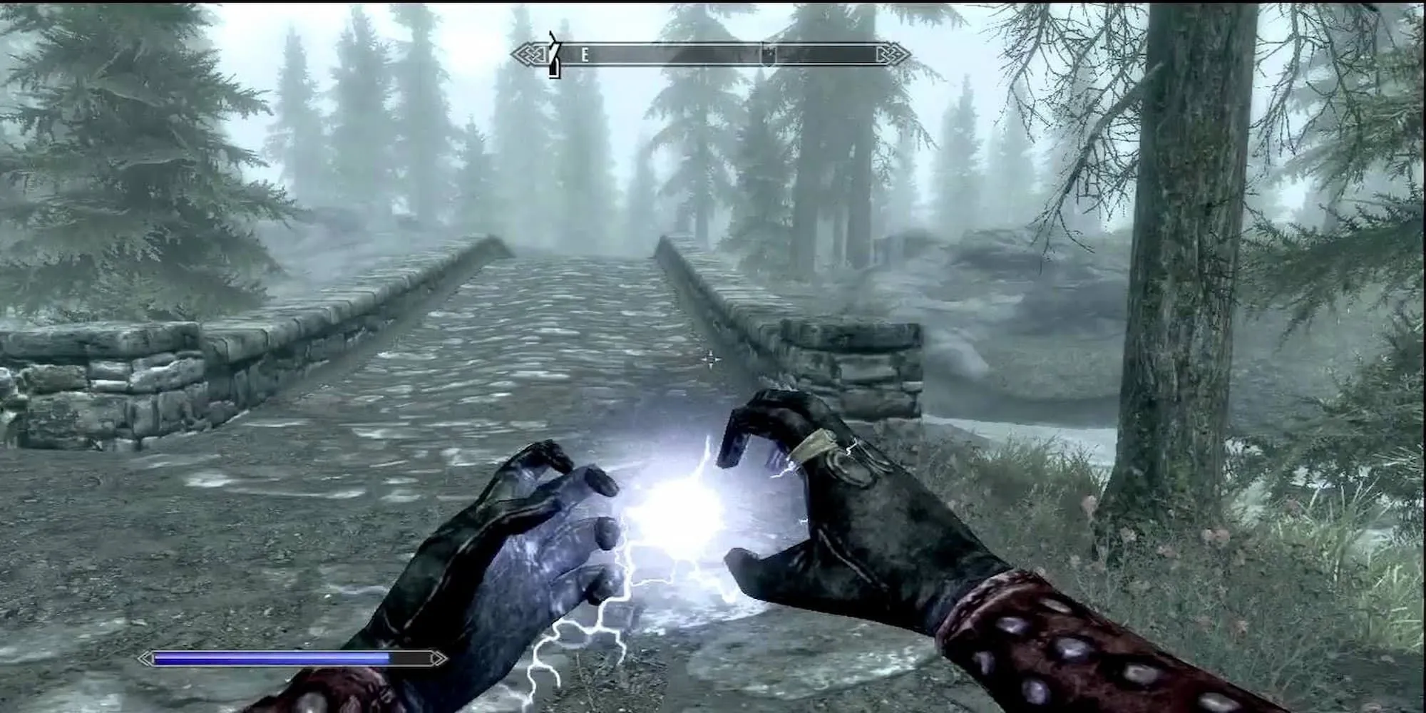 Nhân vật chính thi triển phép thuật kép trong Elder Scrolls V Skyrim, thể hiện gameplay hành động.