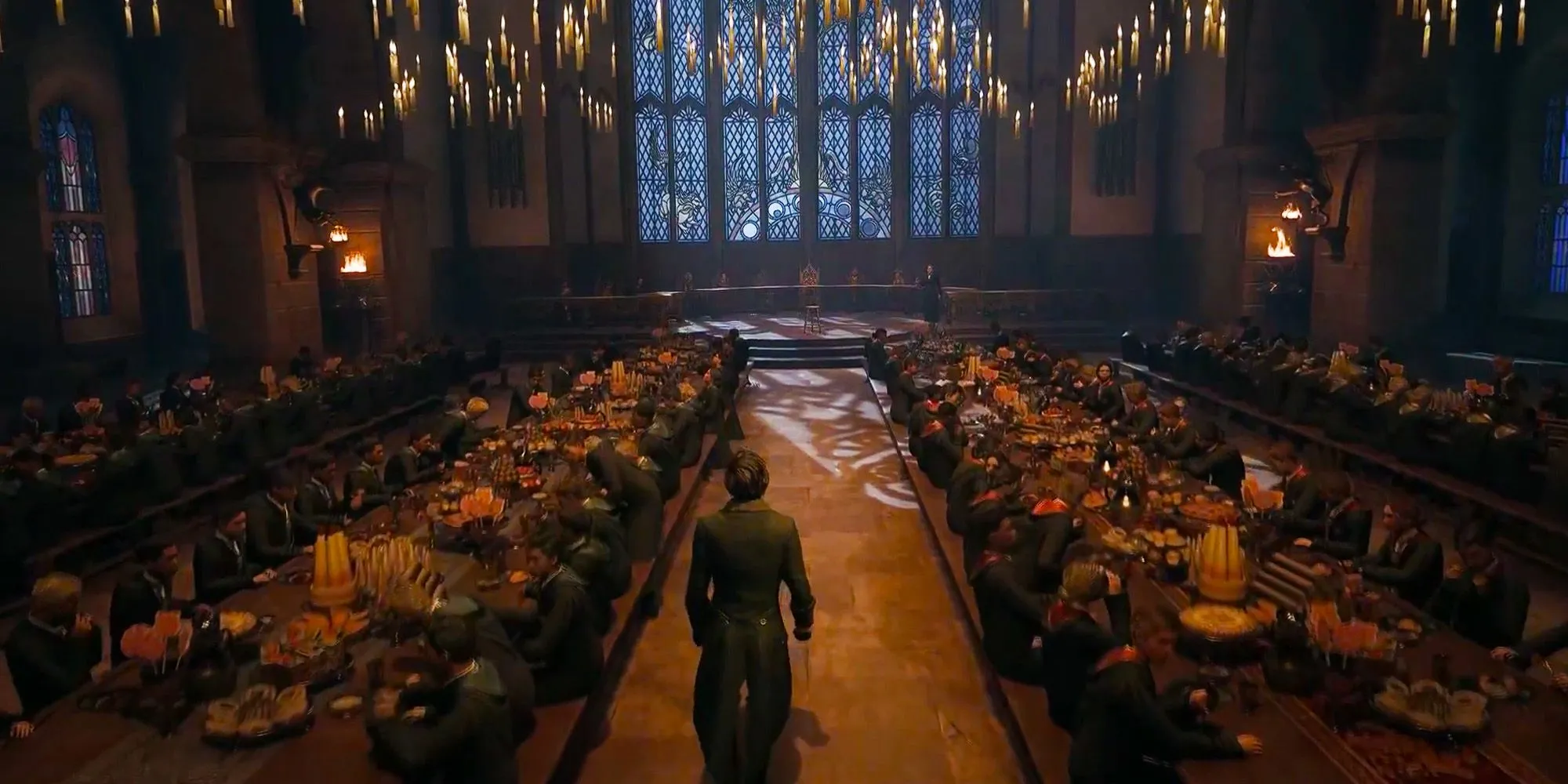 Sảnh Lớn Hogwarts trong Hogwarts Legacy với bữa tiệc, tái hiện không khí thế giới Harry Potter.
