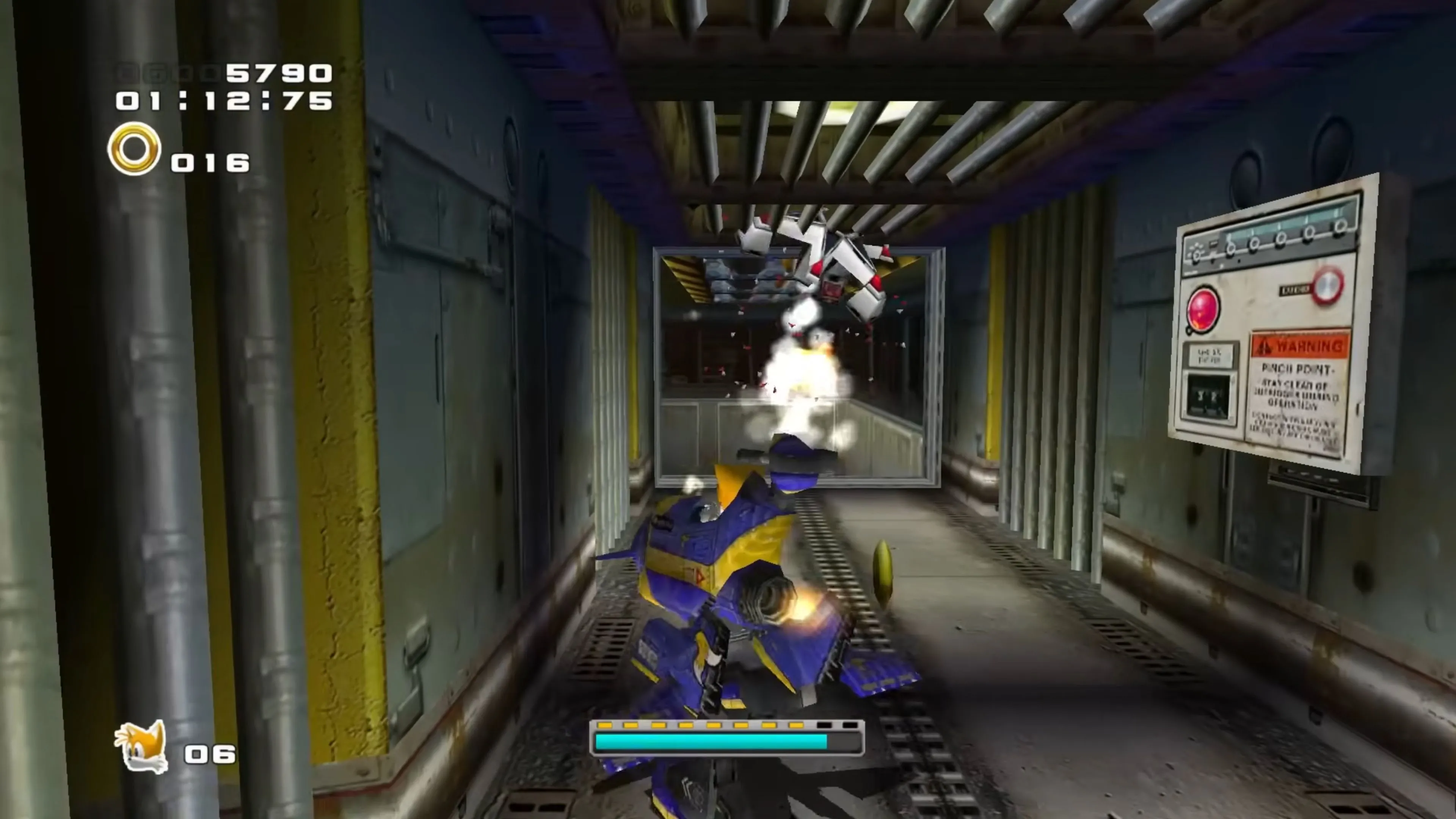 Sonic đối đầu Shadow trong Sonic Adventure 2, cảnh tượng kinh điển về sự đối lập giữa các nhân vật chính.